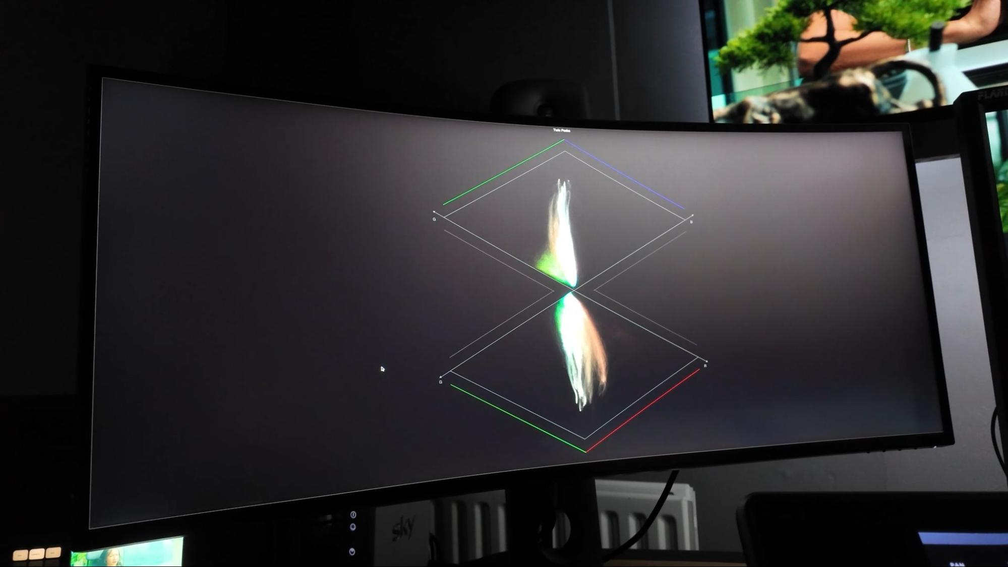 The TwinPeaks double-diamond scope in Nobe OmniScope showing RGB channel relationships