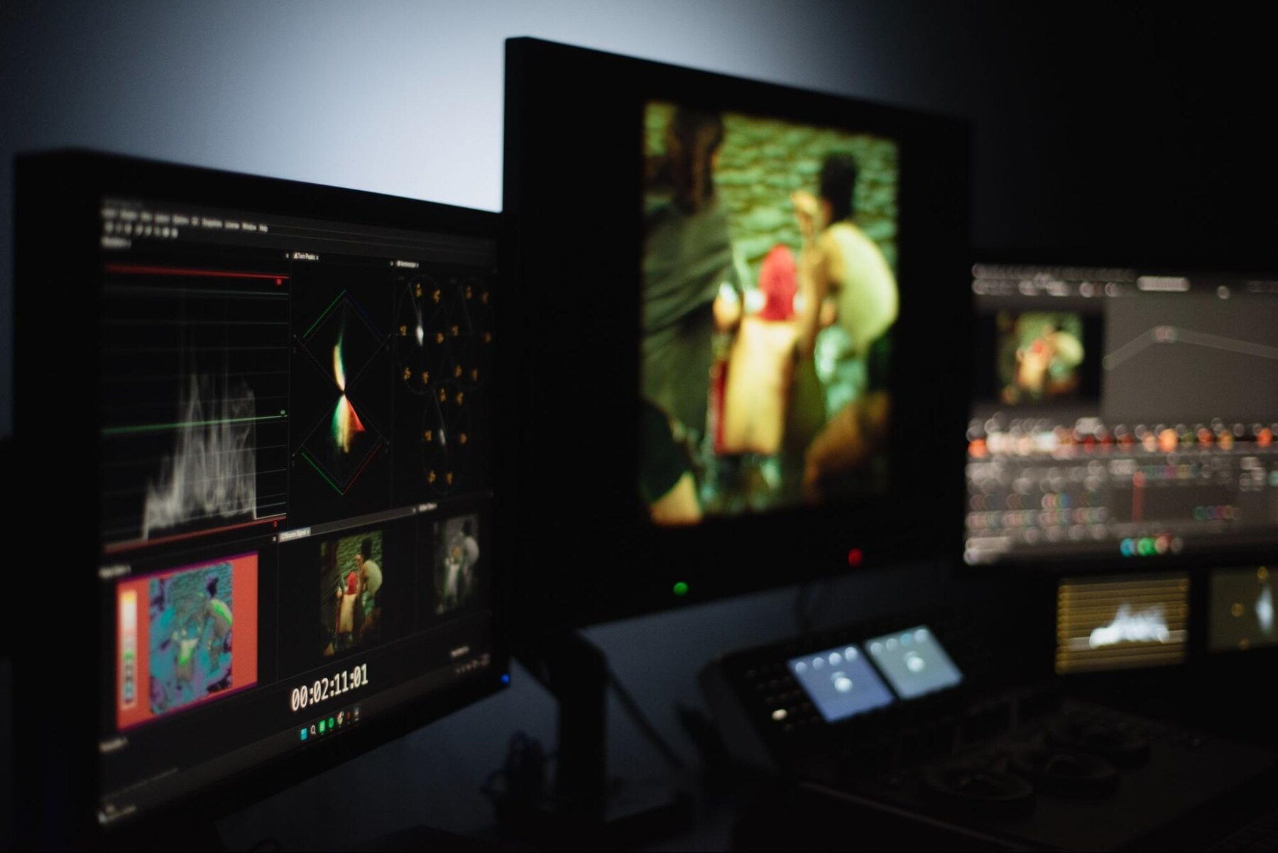 Nobe OmniScope running alongside DaVinci Resolve in Chisco Arce's color suite